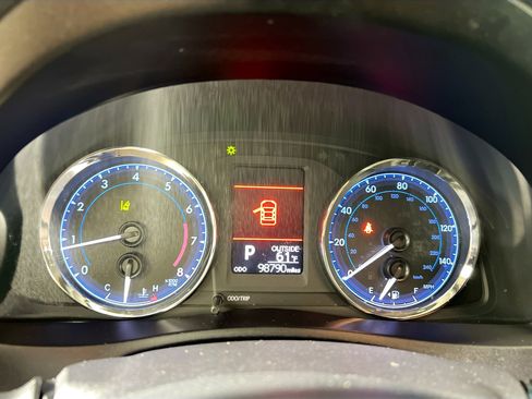 Used 2019 Toyota Corolla LE image 23