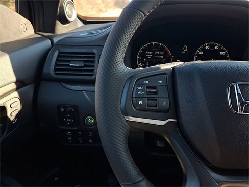 Certified 2025 Honda Ridgeline TrailSport+ image 21