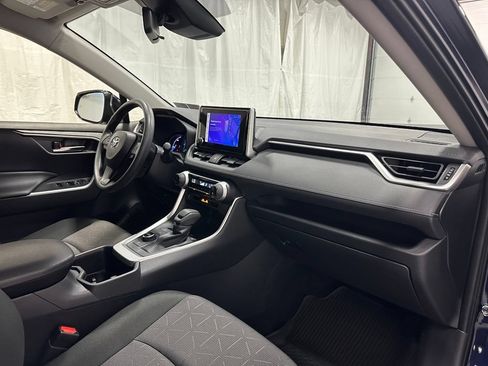 Used 2025 Toyota RAV4 XLE AWD/4WD image 60