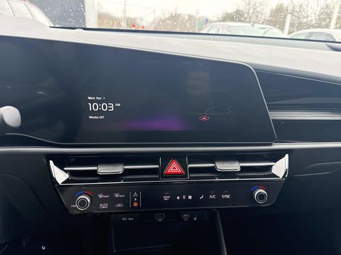 Used 2023 Kia Niro EX FWD image 22