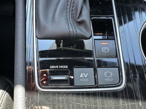 Used 2025 Toyota Sienna XLE Woodland Edition image 31