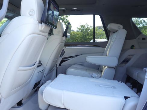 Used 2025 Cadillac Escalade Sport Platinum w/ LPO, Floor Liner Package AWD/4WD image 14