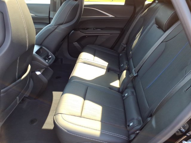 Used 2025 Cadillac Lyriq Sport AWD/4WD image 7