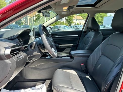 Certified 2024 Nissan Altima 2.5 SR w/ SR Premium Package AWD/4WD image 10