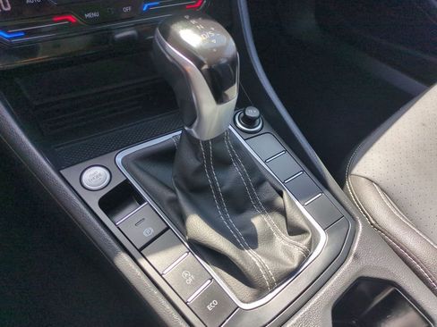 Used 2025 Volkswagen Jetta SE FWD image 19