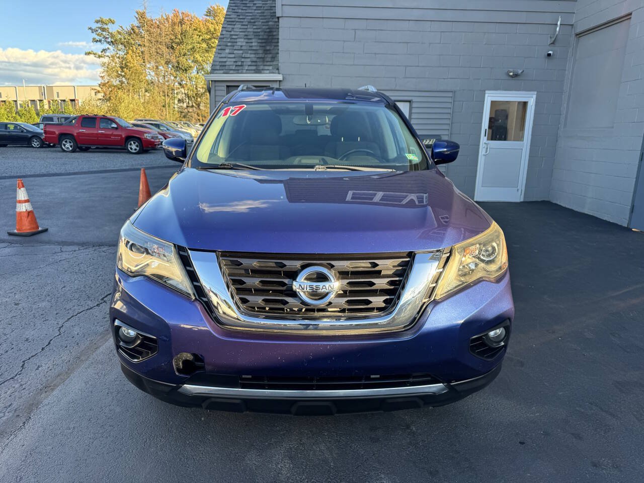 Used 2017 Nissan Pathfinder SV AWD/4WD image 2