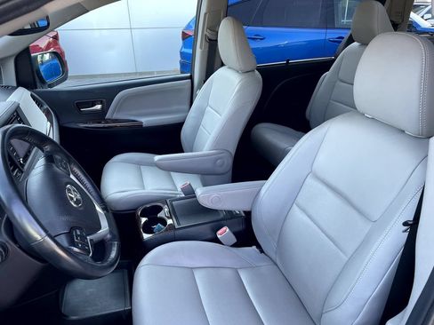 Used 2019 Toyota Sienna Limited Premium w/ Carpet Mat Package AWD/4WD image 12