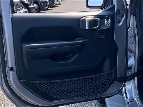 Used 2018 Jeep Wrangler Unlimited Sport S AWD/4WD image 20