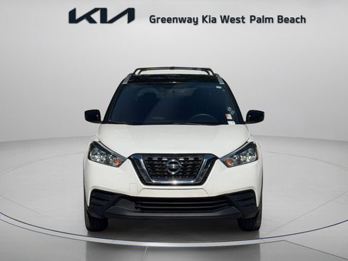 Used 2018 Nissan Kicks SV w/ Exterior Package FWD image 2