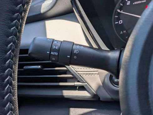 Used 2025 Subaru Outback Premium image 35