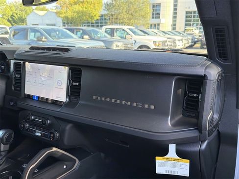 New 2025 Ford Bronco Badlands image 32