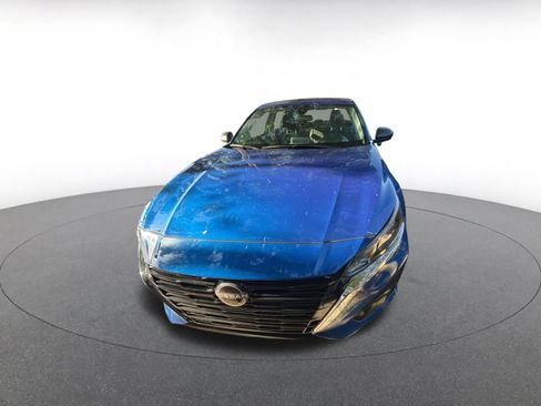 Used 2025 Nissan Altima 2.5 SV FWD image 3