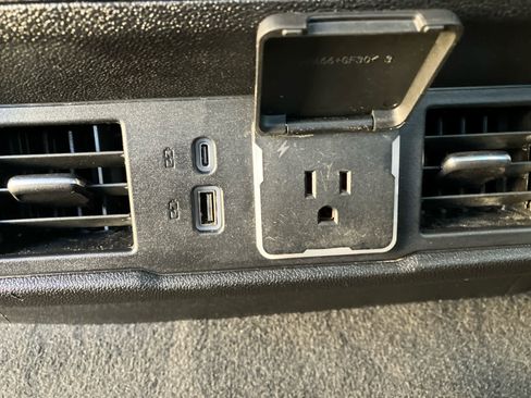 Used 2025 Chevrolet Silverado 1500 LT image 36