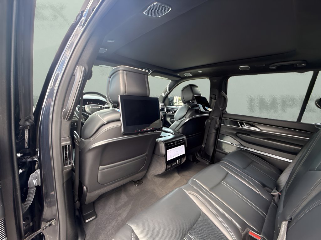 Used 2025 Jeep Grand Wagoneer L Series II Obsidian w/ Quick Order Packagew 28T AWD/4WD image 12