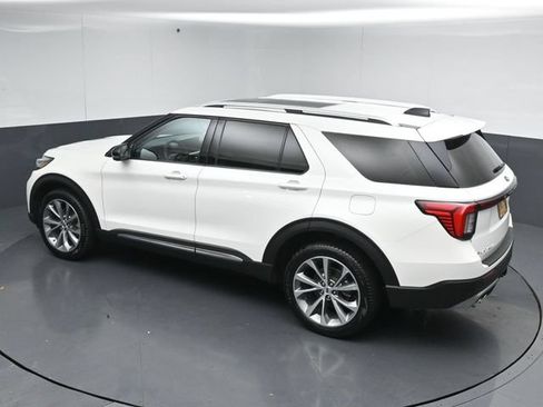 Certified 2025 Ford Explorer Platinum w/ Ultimate Package AWD/4WD image 51