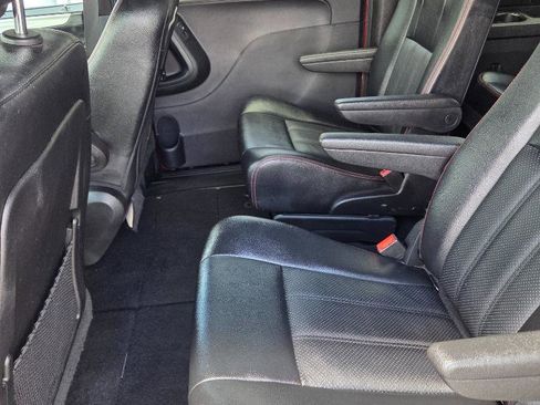 Used 2019 Dodge Grand Caravan GT FWD image 12