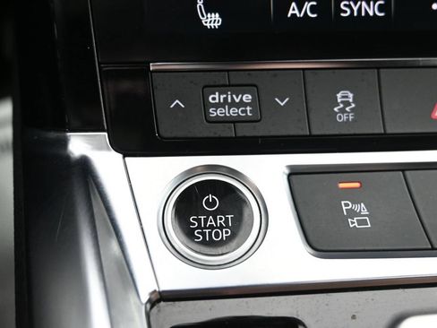 Used 2022 Audi e-tron Premium w/ Convenience Plus Package AWD/4WD image 20