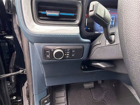 New 2025 Ford Maverick XLT image 30