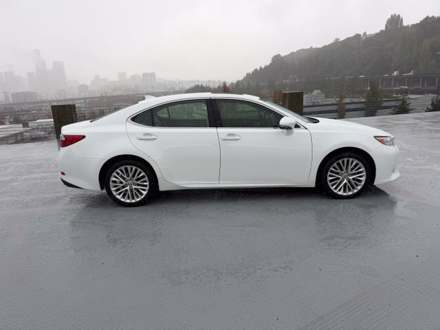 Used 2015 Lexus ES 350 w/ Luxury Package FWD image 2