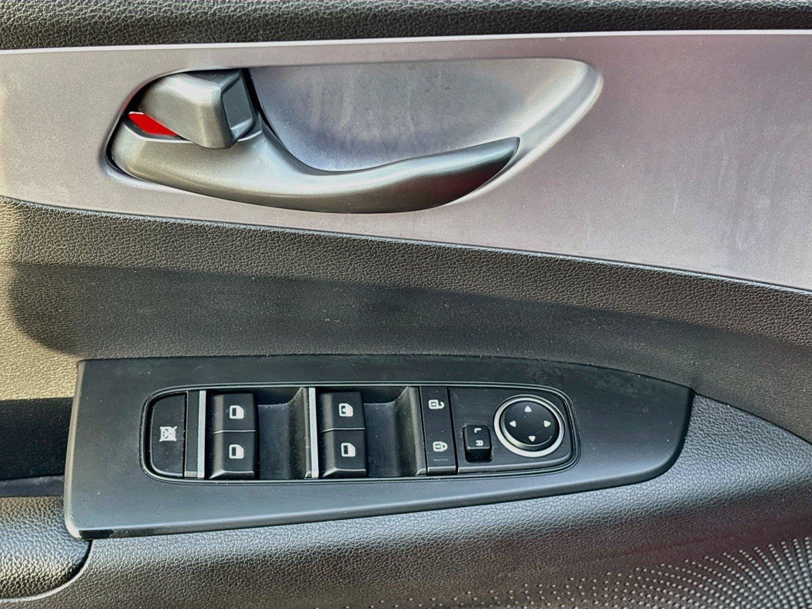Used 2022 Kia Forte LXS w/ LXS Technology Package FWD image 17