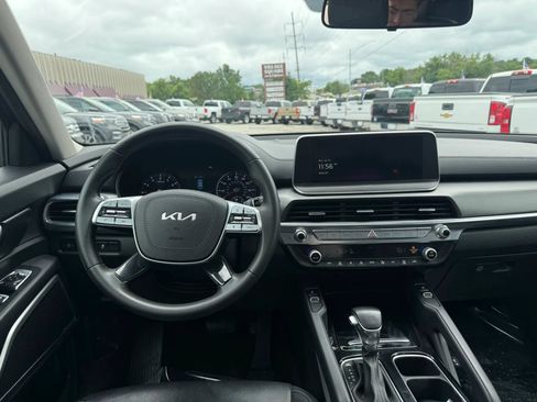 Used 2022 Kia Telluride S FWD image 16