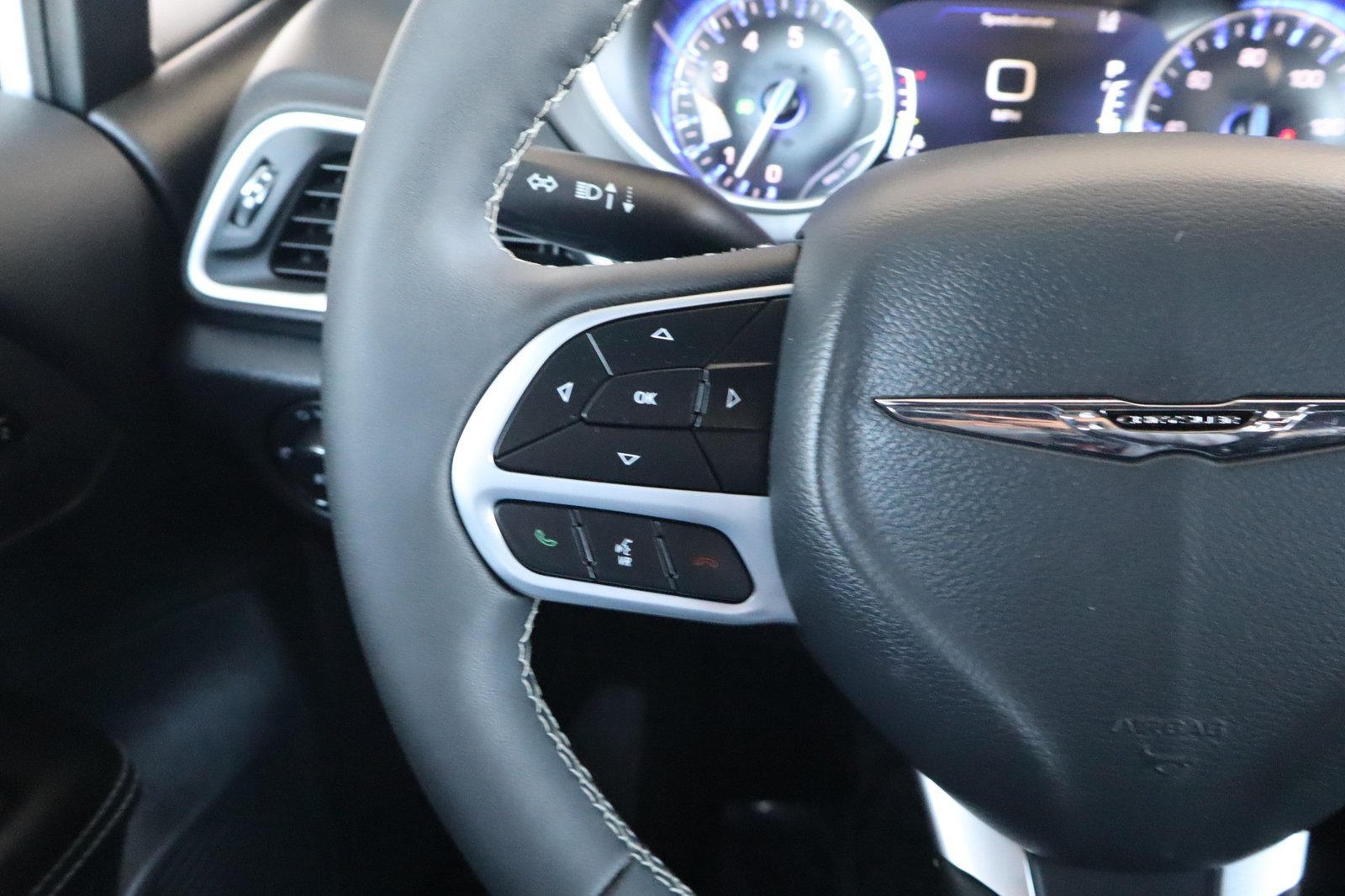 Used 2026 Chrysler Pacifica Select FWD image 24