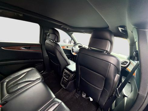 Used 2018 Lincoln MKX Reserve w/ Driver Assistance Package FWD image 29