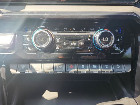 Used 2025 GMC Sierra 2500 AT4X AWD/4WD image 22