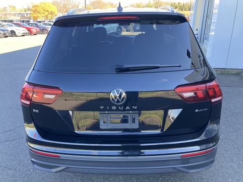Certified 2024 Volkswagen Tiguan SE image 5