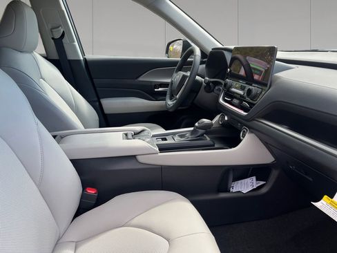 New 2026 Toyota Grand Highlander AWD Hybrid image 17