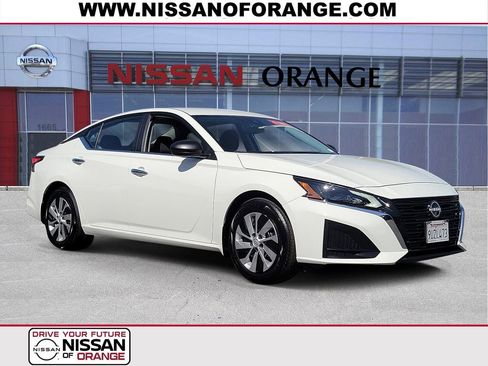 Certified 2025 Nissan Altima 2.5 S image 1