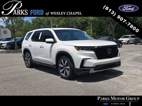 Used 2023 Honda Pilot Touring image 1