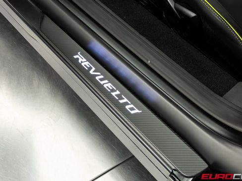 Used 2025 Lamborghini Revuelto AWD/4WD image 50