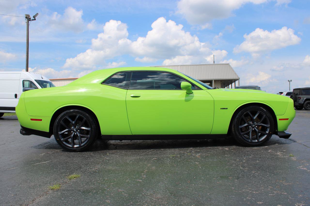 Used 2019 Dodge Challenger R/T w/ Blacktop Package RWD image 3