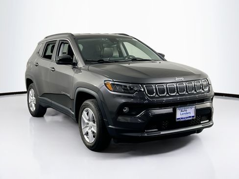 Used 2022 Jeep Compass Latitude w/ Convenience Group AWD/4WD image 3