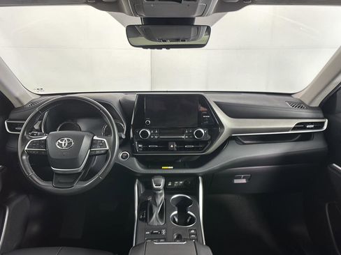 Used 2024 Toyota Highlander XLE AWD/4WD image 21