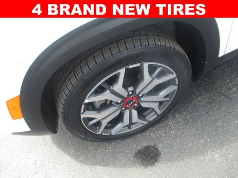 Used 2022 Kia Seltos SX w/ Sunroof Package AWD/4WD image 3