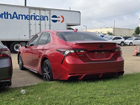 Used 2022 Toyota Camry SE image 6