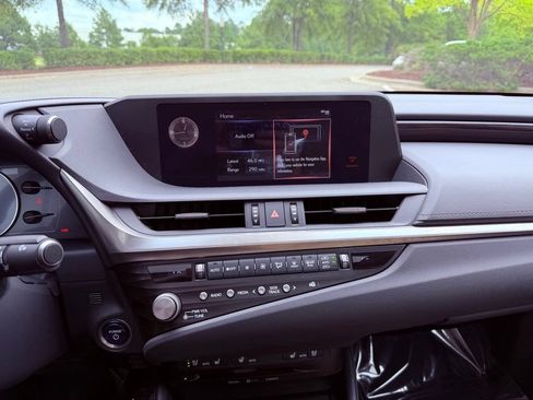 Certified 2021 Lexus ES 300h w/ Premium Package FWD image 22