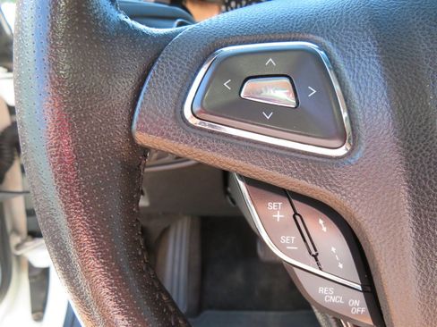 Used 2013 Lincoln MKZ Reserve image 13