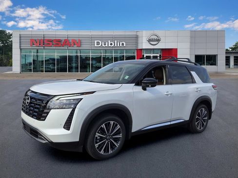New 2026 Nissan Pathfinder Platinum FWD image 1