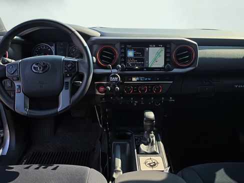 Used 2020 Toyota Tacoma TRD Sport w/ TRD Premium Sport Package AWD/4WD image 14