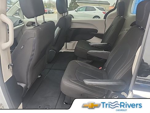 Used 2023 Chrysler Voyager LX FWD image 9