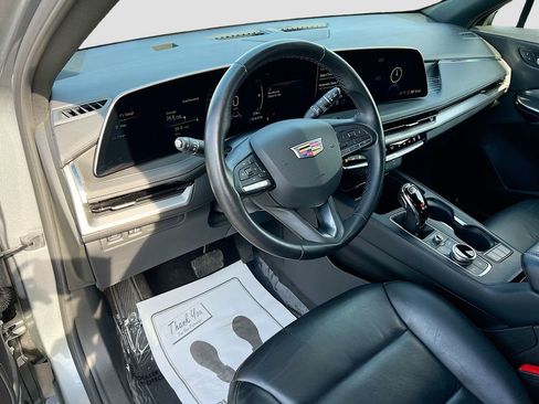 Used 2025 Cadillac XT4 Premium Luxury FWD image 16