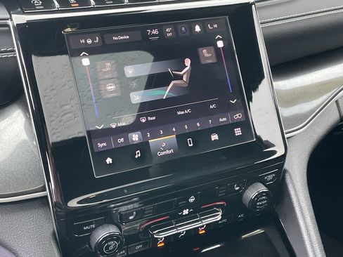 Used 2022 Jeep Grand Cherokee Altitude image 34