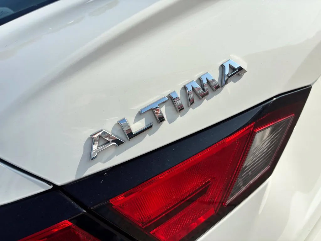 Used 2019 Nissan Altima 2.5 S FWD image 9