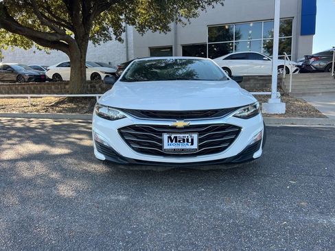 Used 2023 Chevrolet Malibu LS image 2
