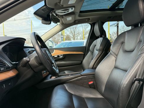 Used 2022 Volvo XC90 T6 Momentum w/ Climate Package image 8