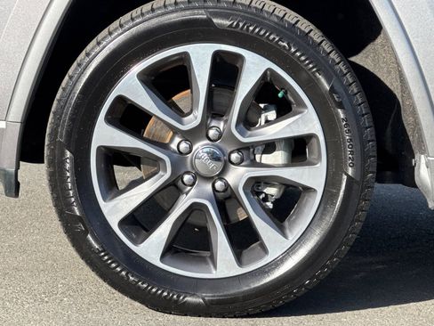 Used 2017 Jeep Grand Cherokee Overland image 11