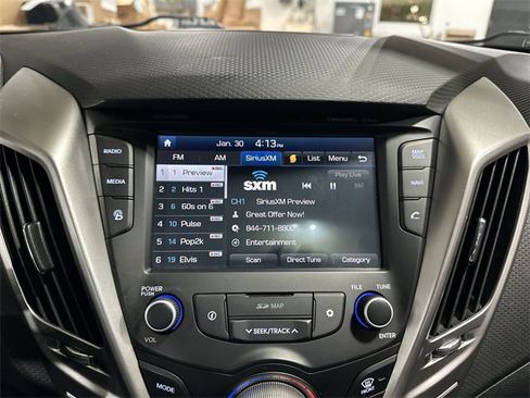 Used 2017 Hyundai Veloster Value Edition image 16